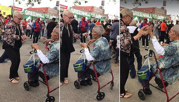 Facebook: anciano deja su andador para bailar salsa (VIDEO)