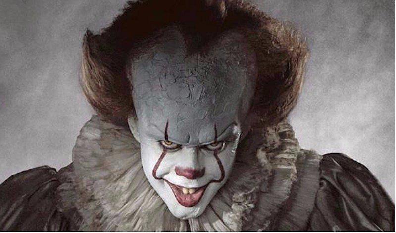 Conoce al guapo actor que interpreta al payaso de la película ‘It’ [FOTOS]