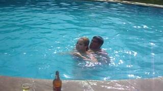 Amilton Prado y Cindy Marino se dejan ver juntos disfrutando de la piscina