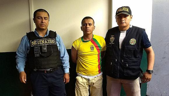 Ratero es capturado tras robar celular a pasajera de taxi en el Cercado de Lima