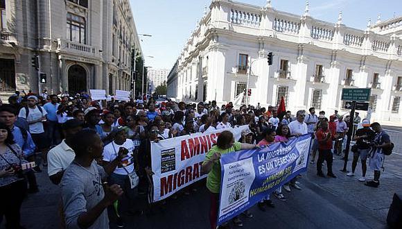 ​Peruanos inmigrantes marchan en Chile contra abuso laboral y discriminación
