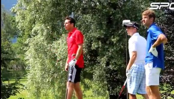 Claudio Pizarro se relaja jugando golf [VIDEO]