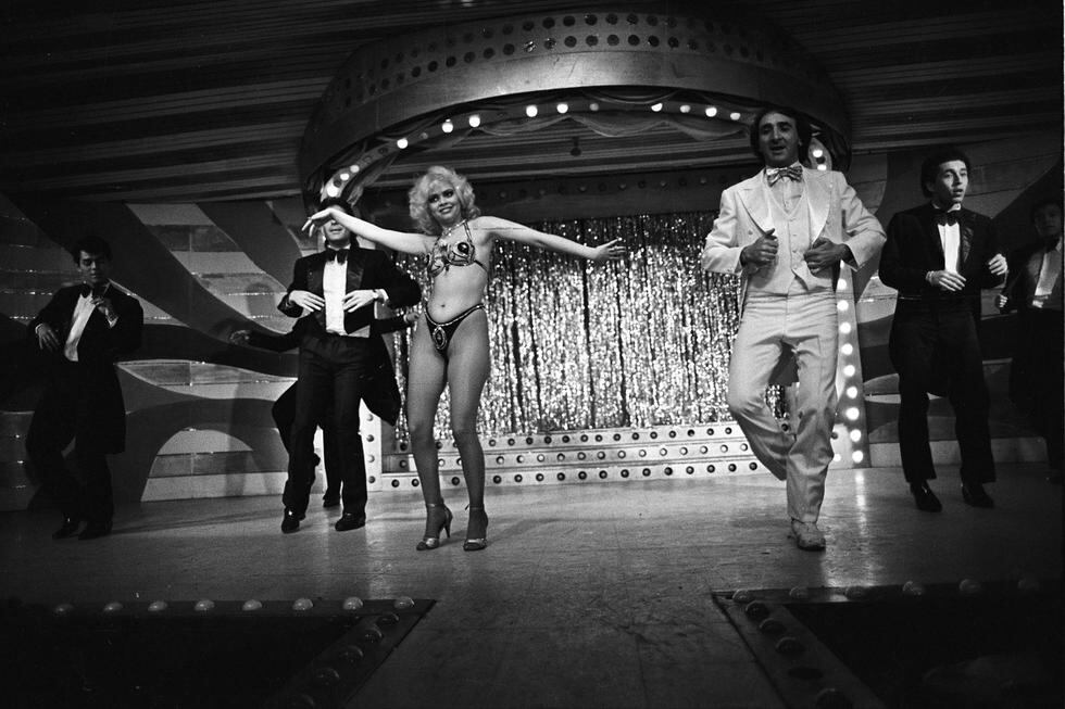 En esta foto del año 1984 se aprecia a Gisela Valcárcel bailando durante una presentación en un Café Teatro. (Foto GEC Archivo Histórico)