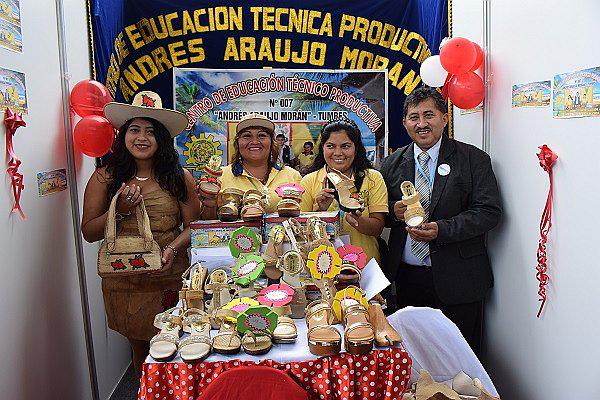 Zapatos hechos de tela de coco ganan concurso del Minedu