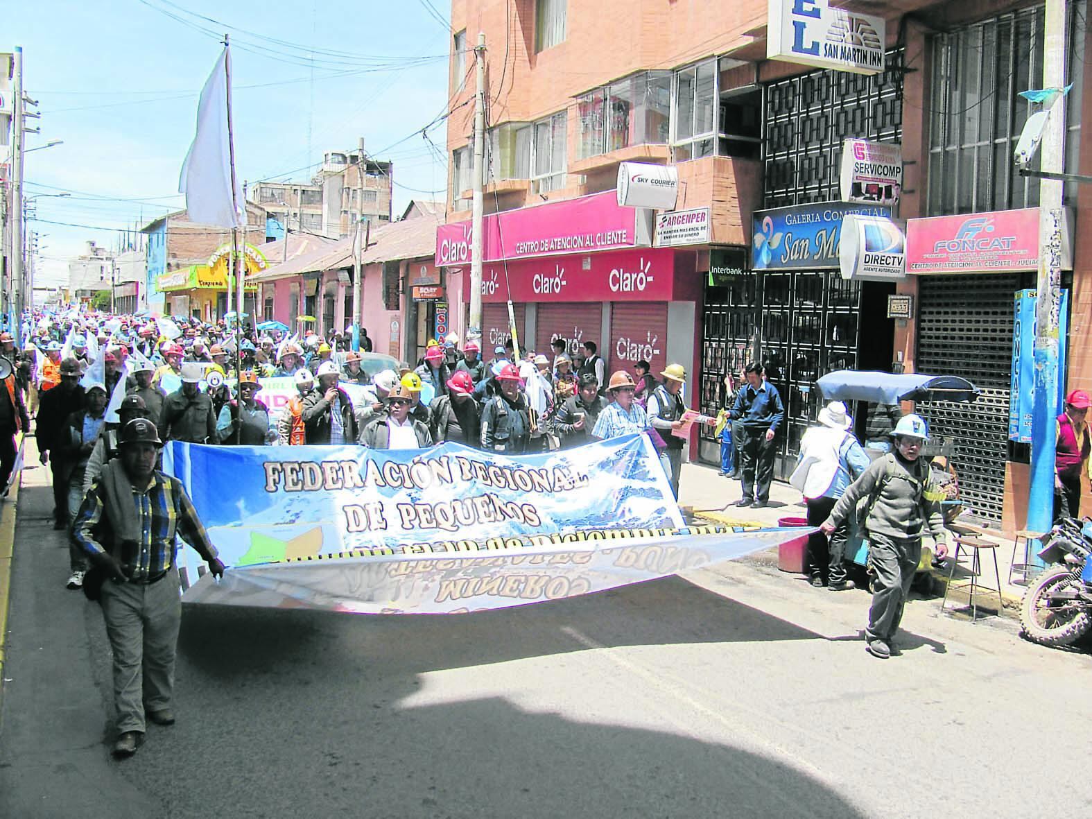 Mineros informales 
en paro de 48 horas