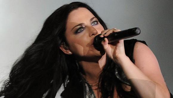 Amy Lee de Evanescence se caracterizaba por tener un estilo gótico, pero cuando tuvo su hijo cambió por un look de colores vivos (Foto: Vanderlei Almeida / AFP)