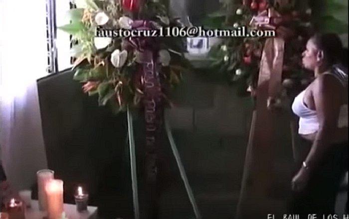 YouTube: Joven se suicida y en su funeral aparece un 'demonio' [VIDEO]