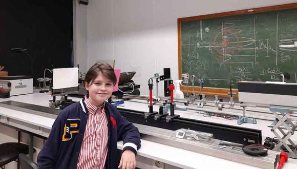 Laurent Simons obtuvo su licenciatura en Física en la Universidad de Amberes en solo un año y ya está inmerso en un posgrado de la misma materia. (Foto: EFE / padres de Laurent Simons)