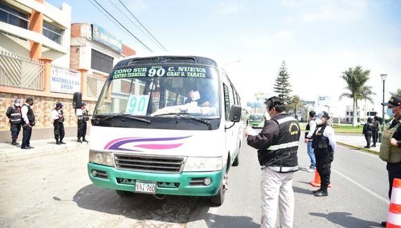 Tacna: supervisan el uso obligatorio de protectores faciales en unidades de transporte (Foto: Municipalidad de Tacna)