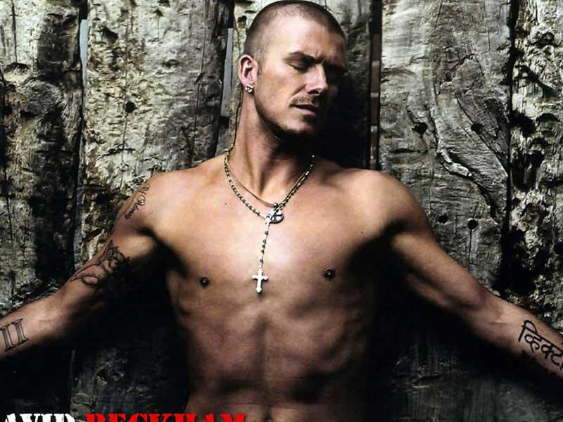 Jugador David Beckham piensa tatuarse los genitales 