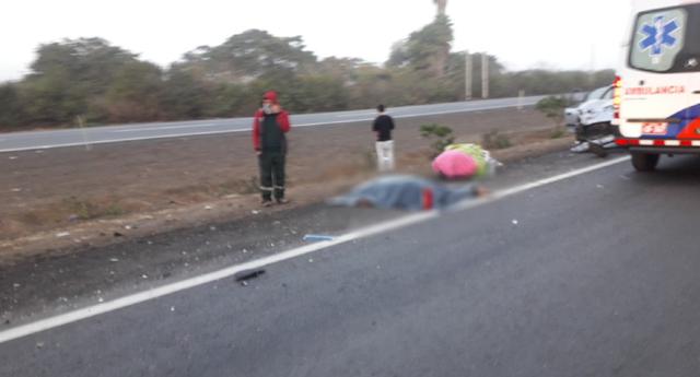 Cañete: Choque entre automóvil y mototaxi dejó dos personas fallecidas en el Km. 73 de la carretera Panamericana Sur. (Foto: Fernando Zavala)