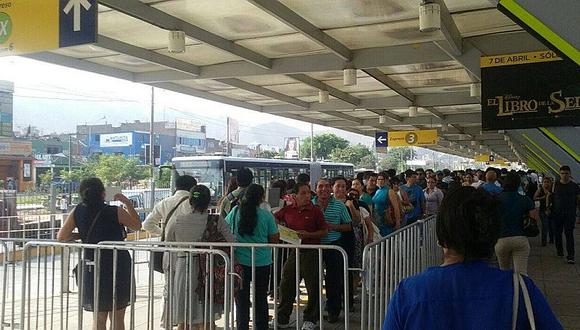 Metropolitano: ​Pasajeros esperan más de 10 minutos por buses [VIDEO]