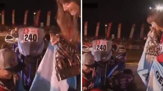 Competidor argentino le pidió matrimonio a su novia en premiación del Dakar (VIDEO)