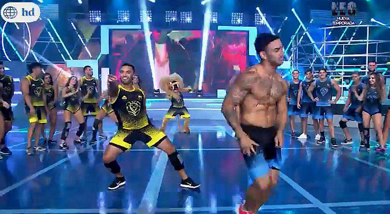 Diego Chávarri e Ítalo Valcárcel compiten en divertido concurso de baile 