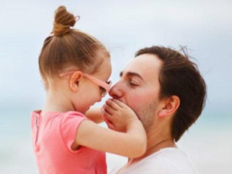 ¿Saludo con beso?, costumbre de cuidado