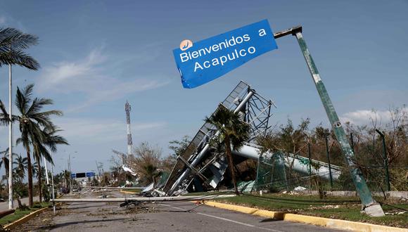 Vista de la destrucción dejada por el paso del huracán Otis cerca del Aeropuerto Internacional de Acapulco, en México, el 27 de octubre de 2023. (Foto de Rodrigo OROPEZA/AFP).