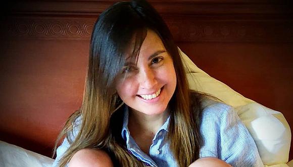Jessica Tapia muestra con emoción el primer diente de su bebé