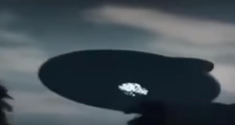 ​Ovni en Malasia: Gigantesca nave 'extraterrestre' aterra a pueblo [VIDEO]