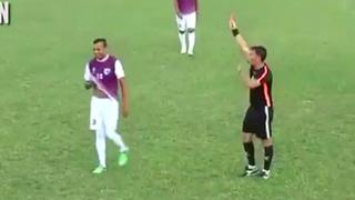 ¡Insólito! Fue expulsado con tan solo 10 segundos en cancha (VIDEO)