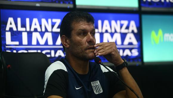 Gustavo Roverano es el director técnico interino de Alianza Lima 
