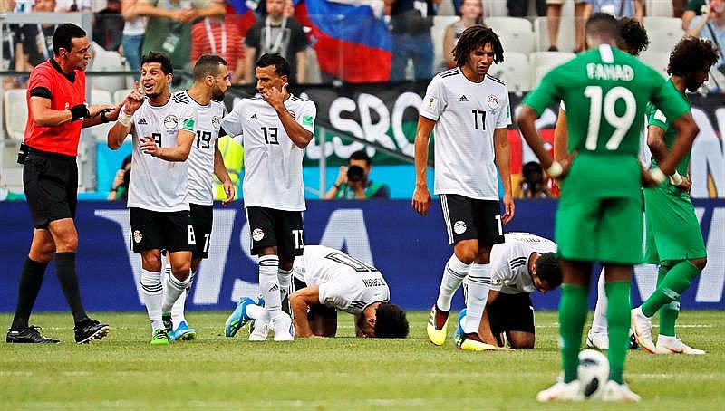 Mohamed Salah anota pero Arabia Saudita le voltea partido por 2-1