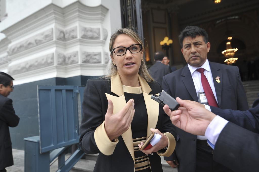 Luciana LEÓN - Gesac