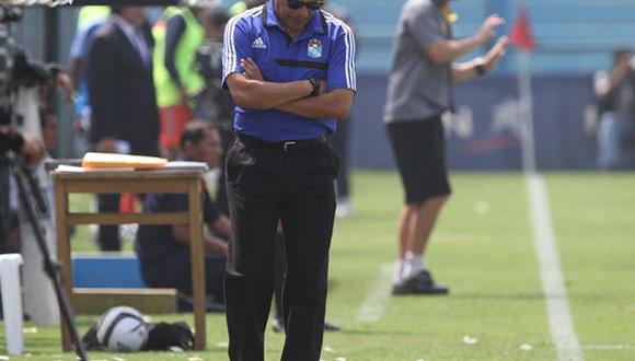 Roberto Mosquera ya no es entrenador del Sporting Cristal