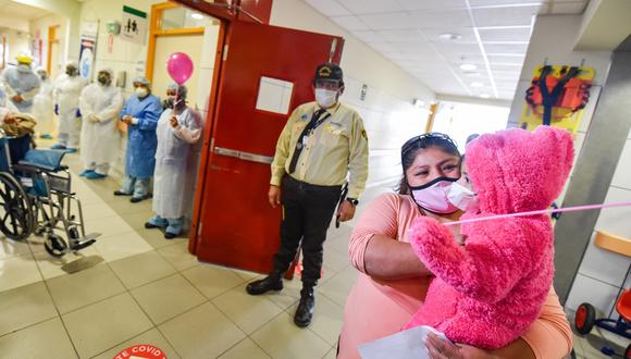 De acuerdo con el INSN San Borja, la menor ingresó por emergencia del mencionado nosocomio el 15 de junio con diagnóstico de quemadura eléctrica en ambas manos a causa de la manipulación de un enchufe. (Foto: INSN San Borja)