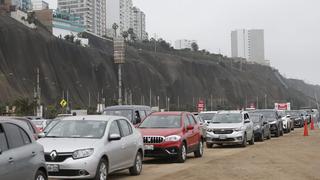 Tercera dosis: reportan largas filas de autos en vacunacar de Magdalena del Mar | VIDEO