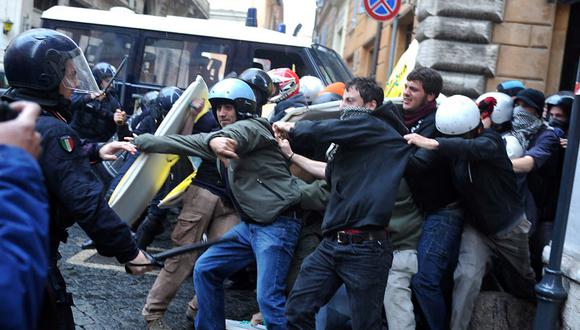 Italia: estudiantes protestan en las calles por recortes presupuestarios