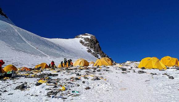​Atasco en el Everest porque 200 montañistas suben a su cumbre a la vez