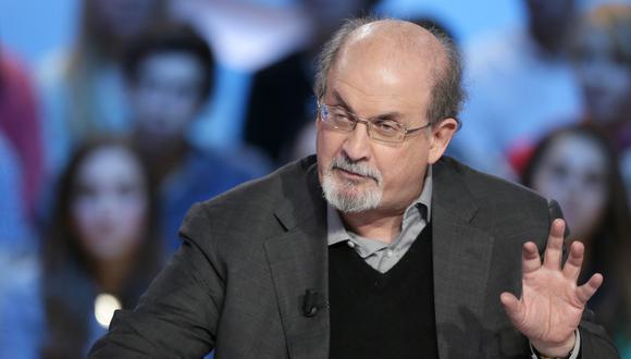 El autor británico Salman Rushdie participa en el programa de televisión "Le grand journal" en un plató de la televisión francesa Canal+ en París. (foto: Kenzo TRIBOUILLARD / AFP)