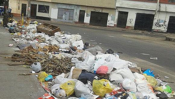 La Victoria: cerros de basura invaden las calles