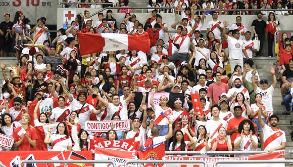 Hinchas de la Selección Peruana en Asia (Foto: FPF).