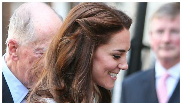 ¡Una mamá muy fashion! Kate Middleton y su gusto por los vestidos asimétricos [FOTOS]