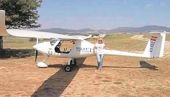 Mujer aterriza un avión sin tener nociones de vuelo