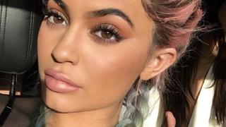 ¡Como de cuento de hadas! La melena arcoíris de Kylie Jenner [FOTOS]