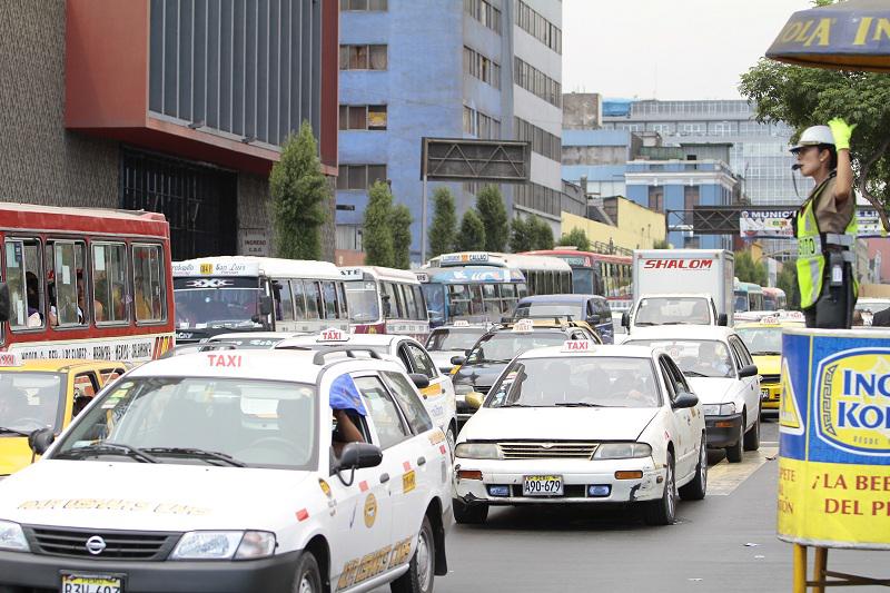 Reducirán paraderos en avenida Abancay para disminuir contaminación
