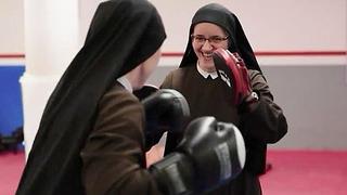 Monjas practican box para salvar orfanato en ruinas (VIDEO) 