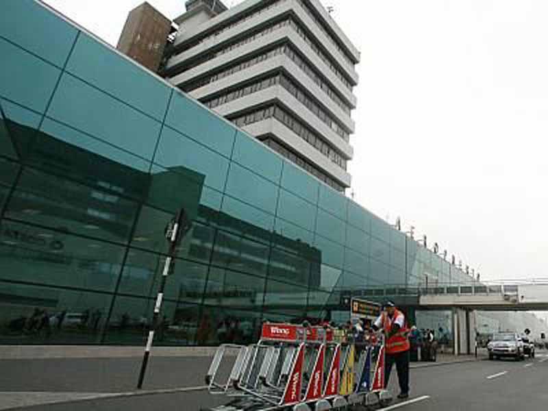 Salida de vuelos se va normalizando en aeropuerto Jorge Chávez  