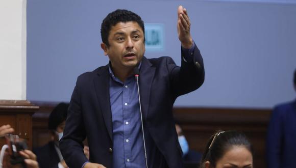 Guillermo Bermejo renunció a Perú Libre luego de no tener el respaldo de la bancada en su moción de censura contra María del Carmen Alva. (Foto: Congreso)