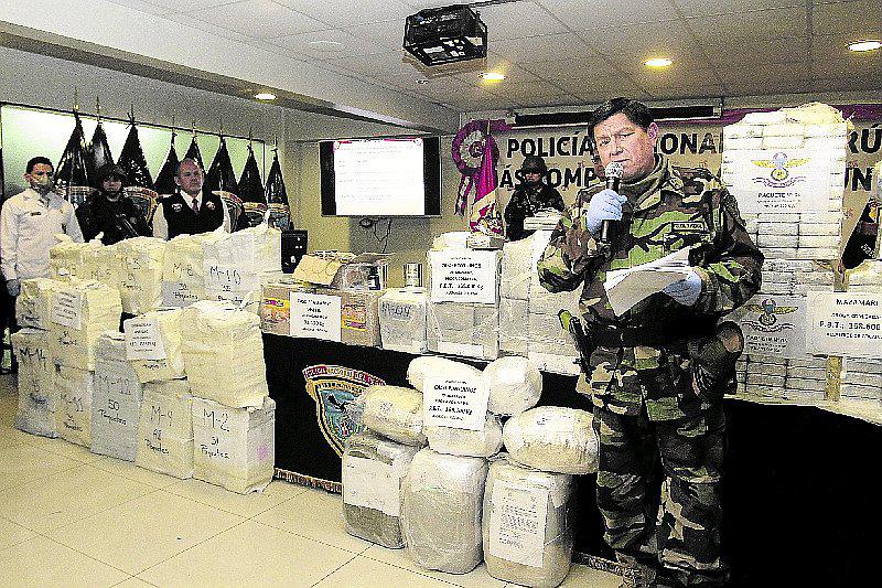 Policía desbarata a banda de narcos